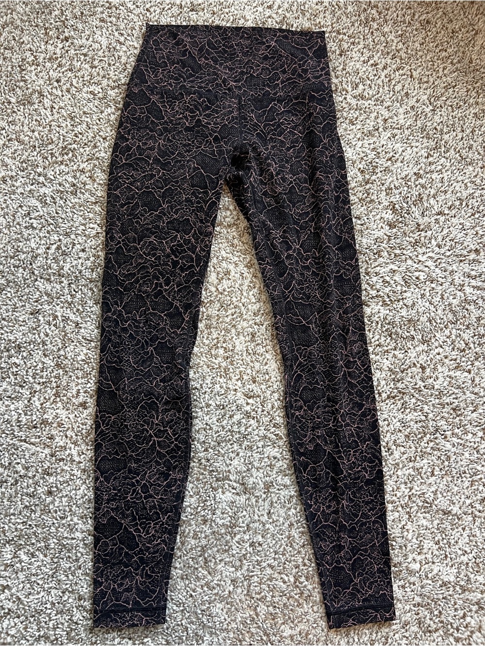 Lululemon Align Pant *Full Length 28"
Lacescape Spanish Rose Black Sz 6 - Picture 5 of 10